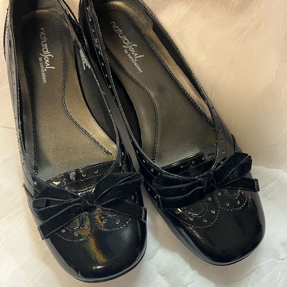 Black patent man made leather flats with velvet bow